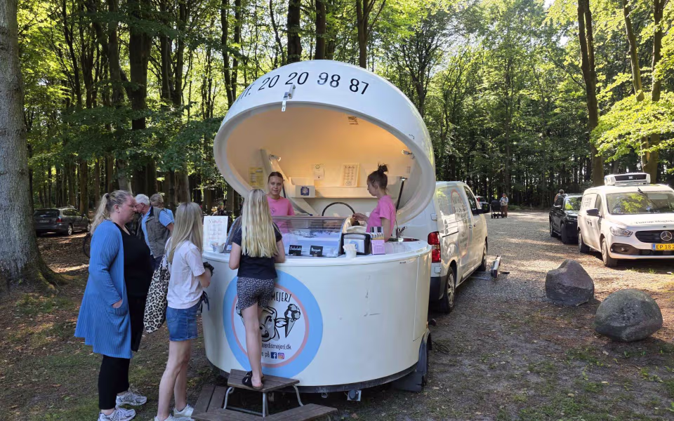 Filmklip og billeder fra Midsommerfest i Tistrup Anlæg