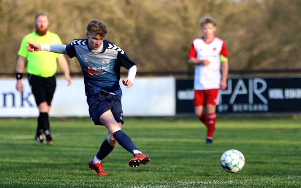 HTS U19 vinder 5-1 over SGI. Se de mange billeder.