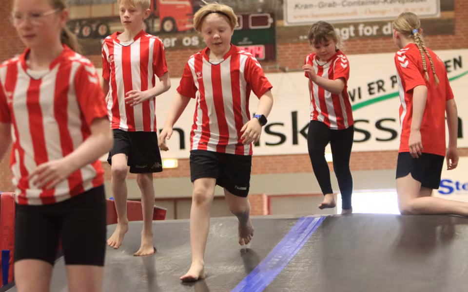 Forårsopvisning styrker integration i Outrup