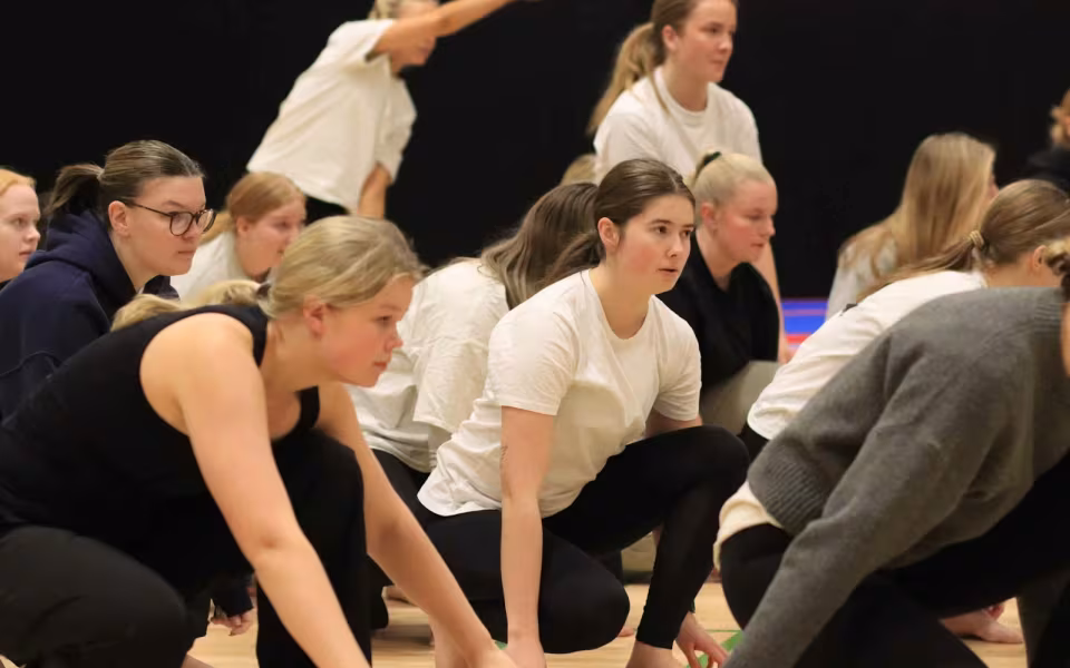 Forventningsfulde gymnaster gør klar