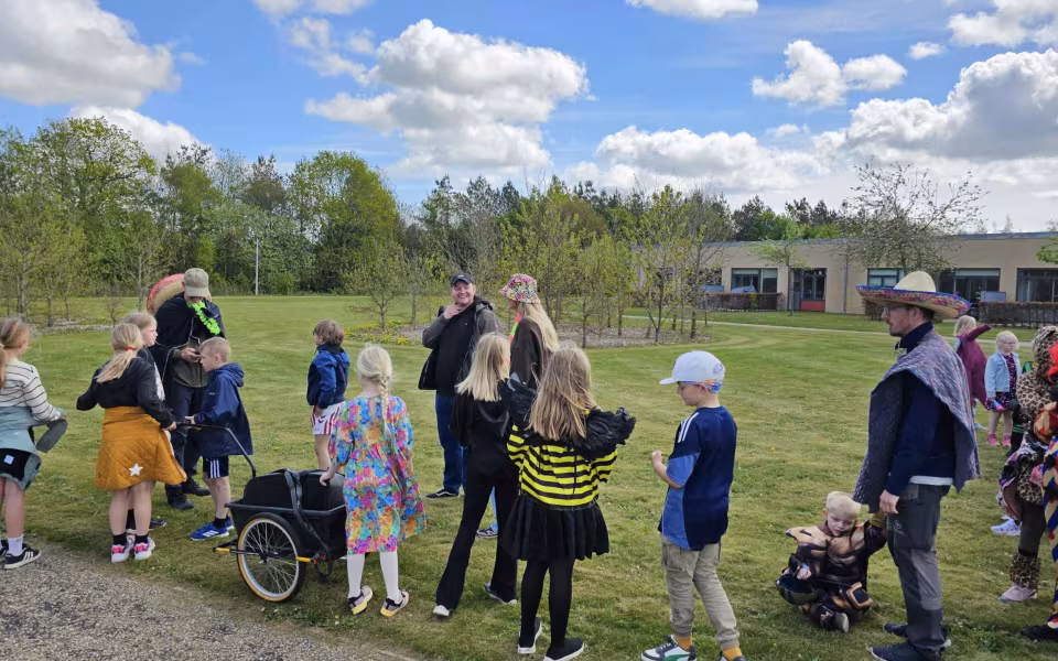 Tistrup Screaming Karneval. Billeder fra Børnehave, Plejehjem og Torvet.