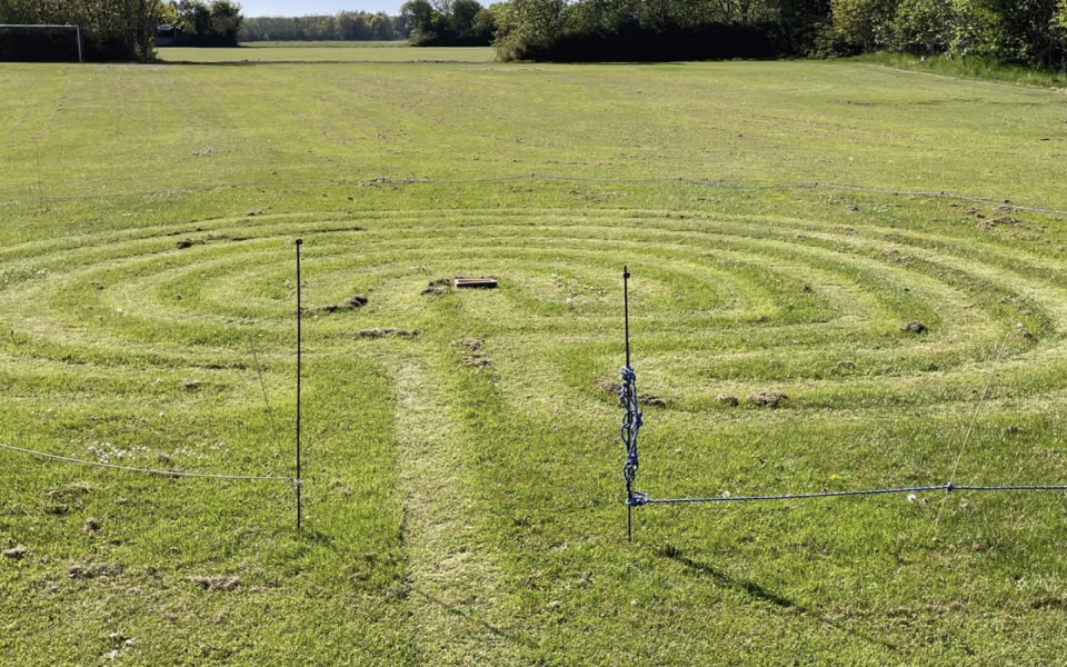 Meditativ kirkevandring i Billum