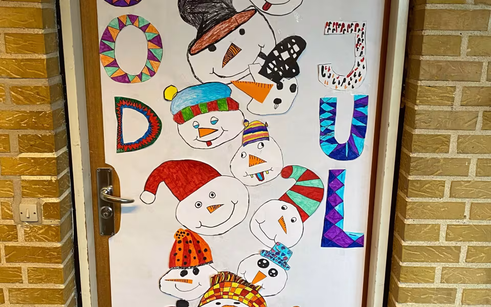 December er normalt forbundet med et væld af traditioner, hvor vi samles og glædes til julen. Sådan er det også i år på Ansager Skole.
