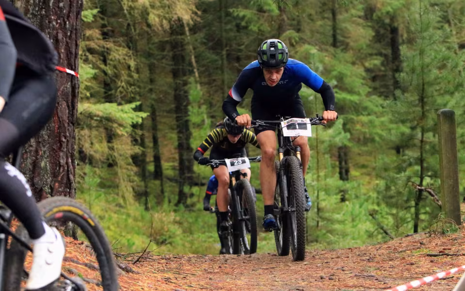 Mountainbike ryttere imponerede trods vådt vejr