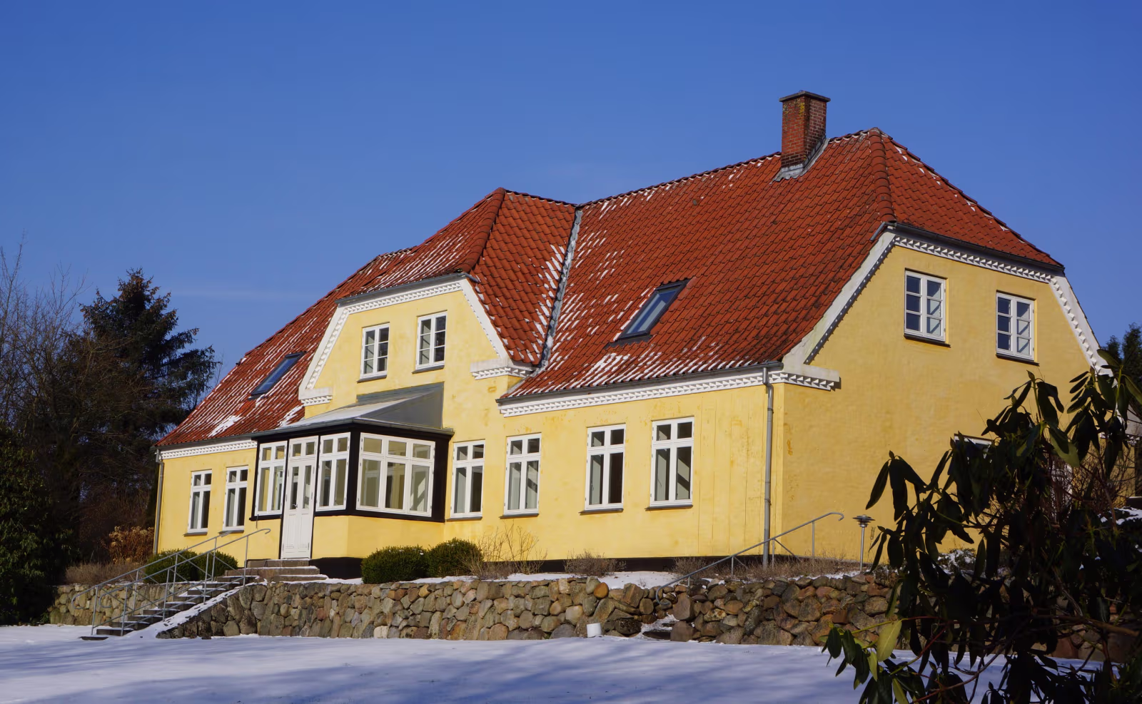 Præstegården vise sig også udvendigt fra sin bedste side i det smukke vejr