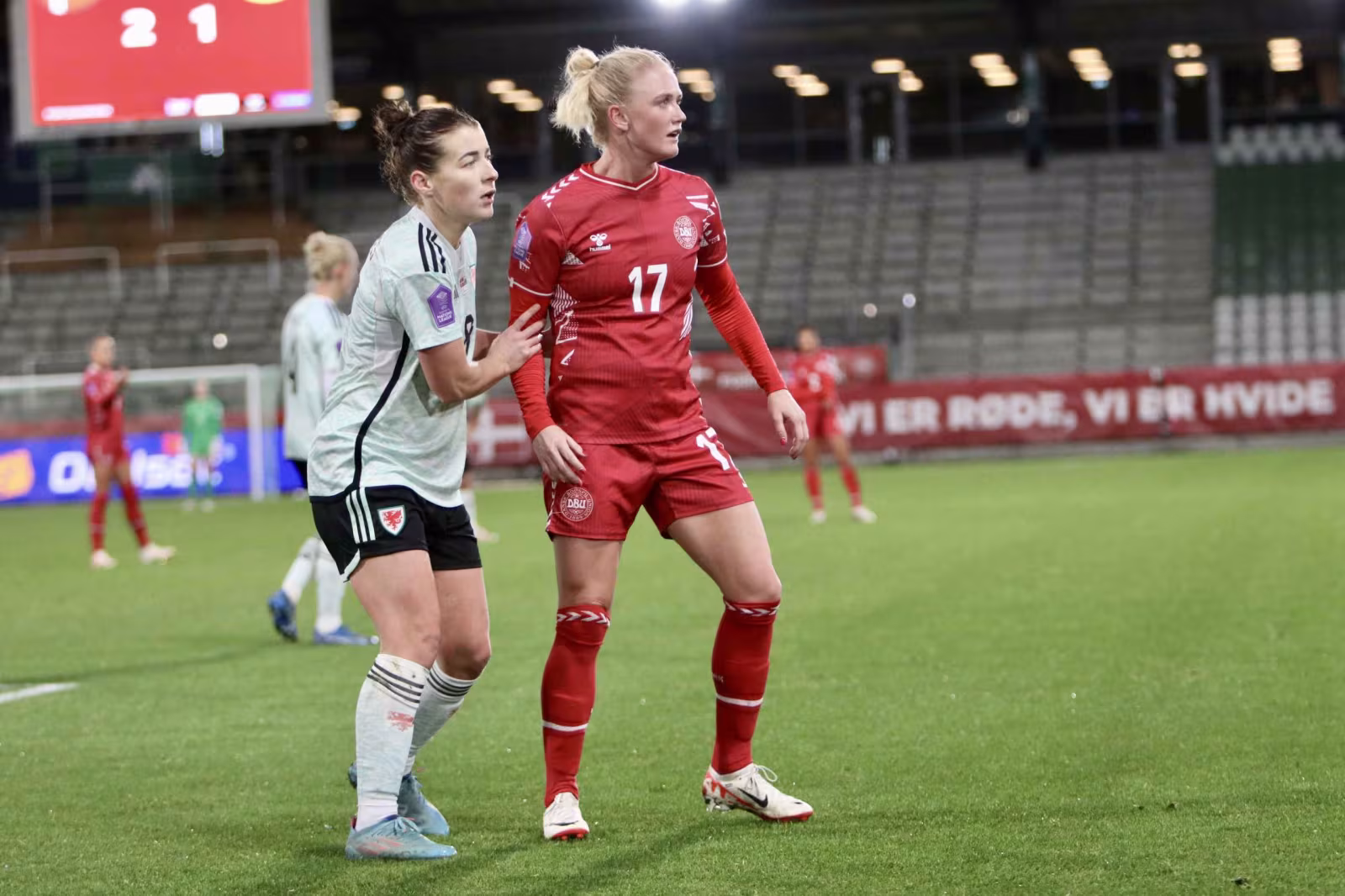 Rikke Madsen i aktion i kampen mod Wales