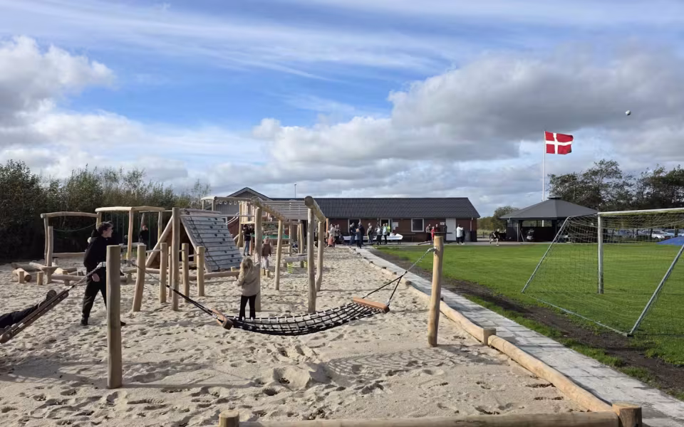 Ny legeplads indviet på Krusbjerg Stadion