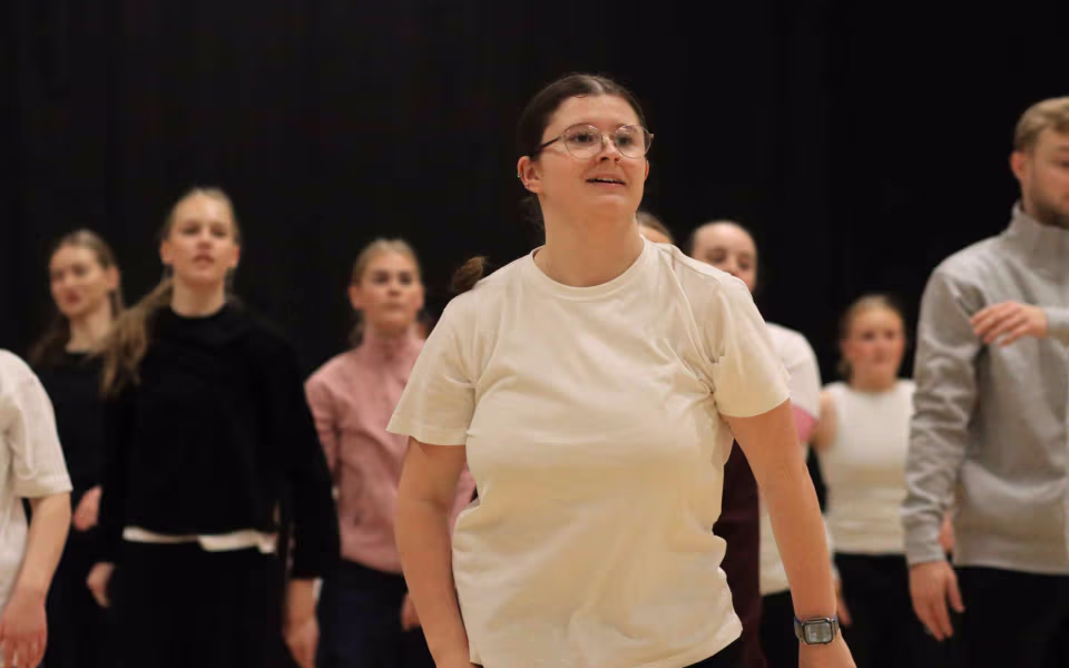Forventningsfulde gymnaster gør klar