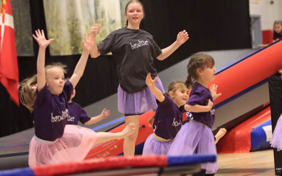 Forårsopvisning styrker integration i Outrup