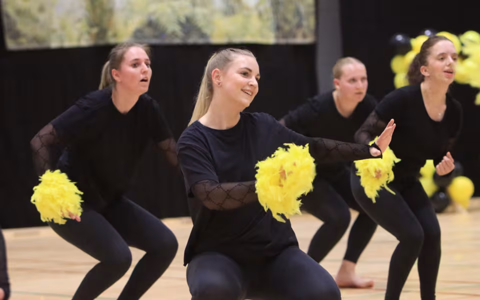 Forårsopvisning styrker integration i Outrup