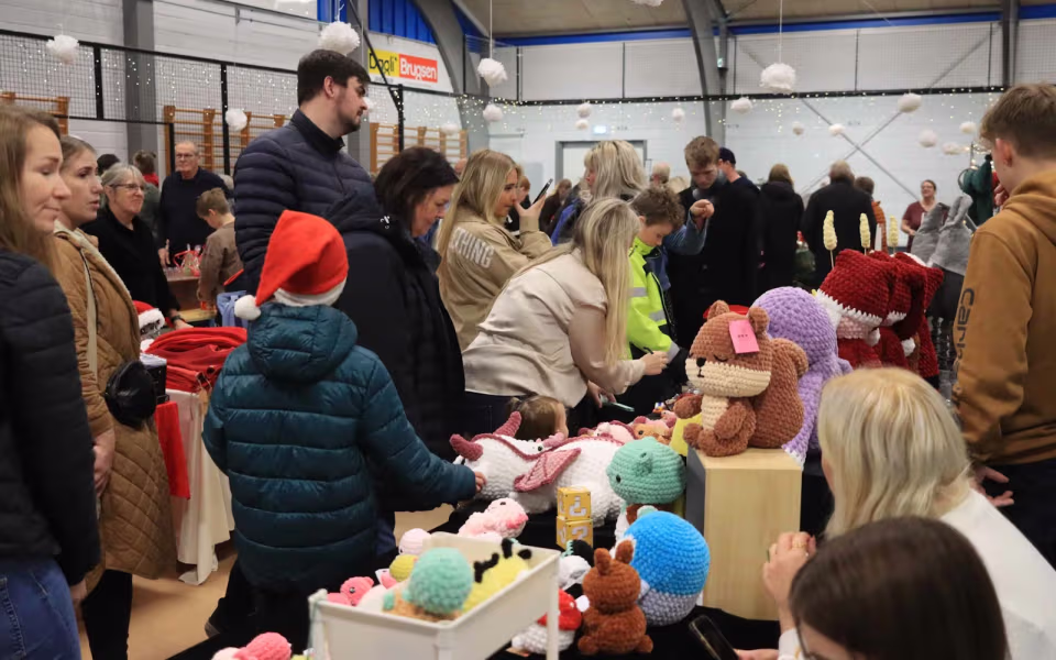 Julemarked samlede Billum i hallen