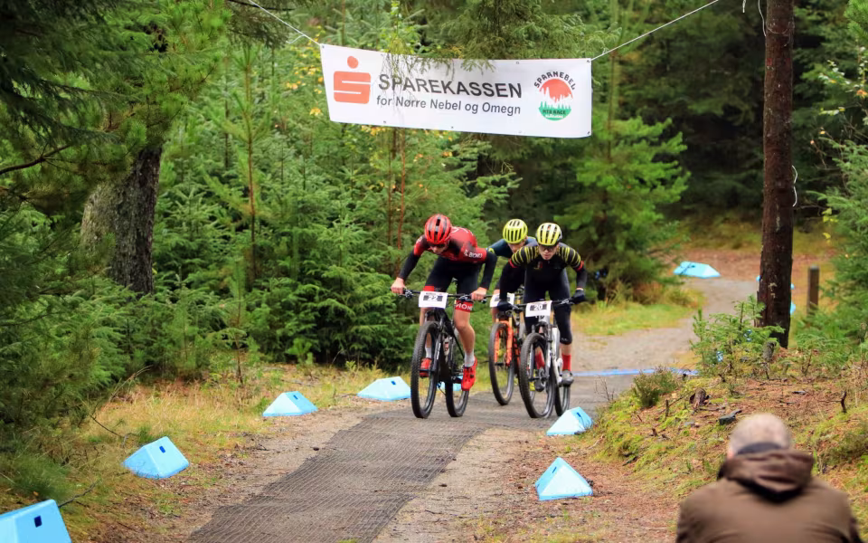 Mountainbike ryttere imponerede trods vådt vejr