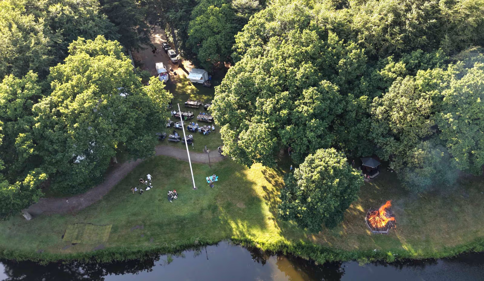 Filmklip og billeder fra Midsommerfest i Tistrup Anlæg