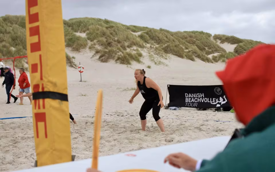 Vestenvinden udfordrer beachvolley-eliten