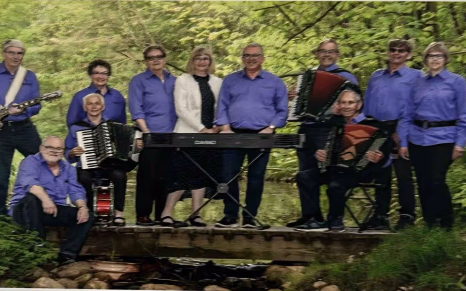 FÆLLESSANG, MUSIK OG DANS i Strellev