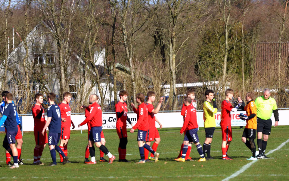 Fodbold Serie 3 herre Ølgod vandt hjemme 4-3 over HTS - Se billeder fra kampen.