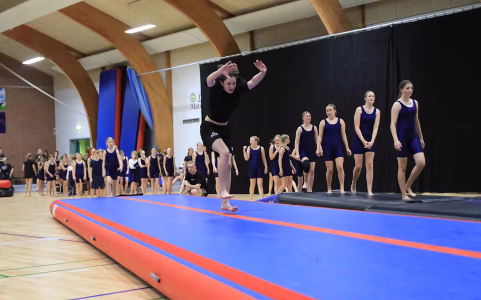 Julegymnastik samler fuldt hus