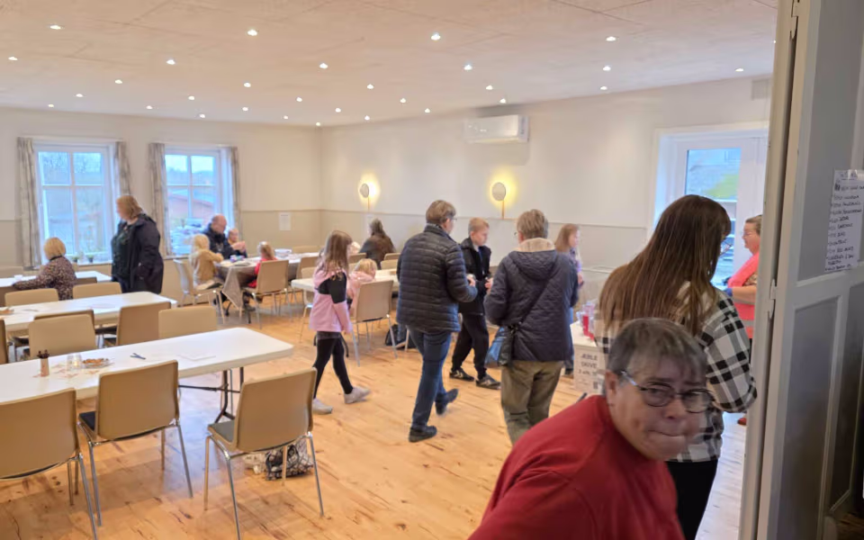 Julestue og loppemarked i Lindbjerg Forsamlingshus – en hjertevarm succes!