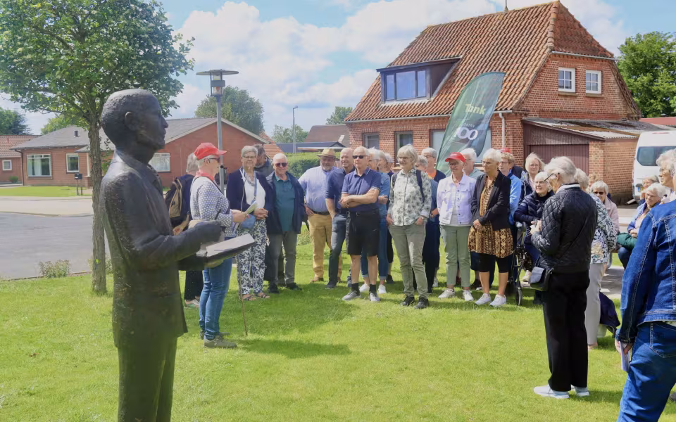 Seniorfest med rundtur og hyldestindslag