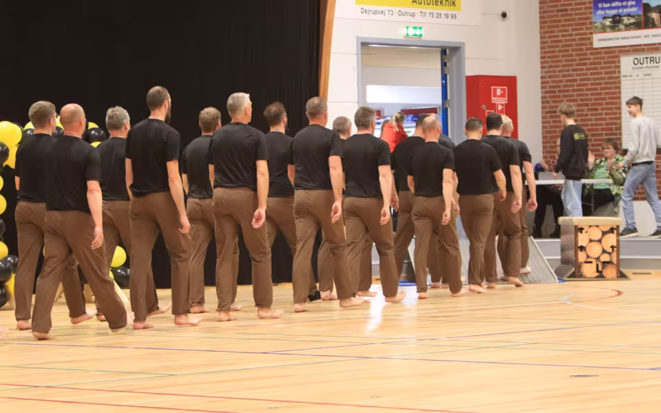 Forårsopvisning styrker integration i Outrup
