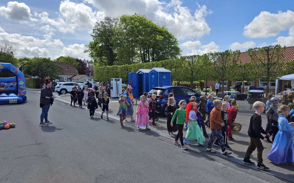 Tistrup Screaming Karneval. Billeder fra Børnehave, Plejehjem og Torvet.