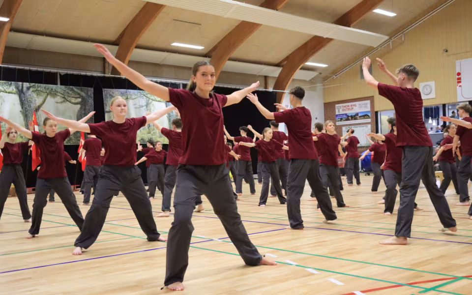Forårsopvisning styrker integration i Outrup