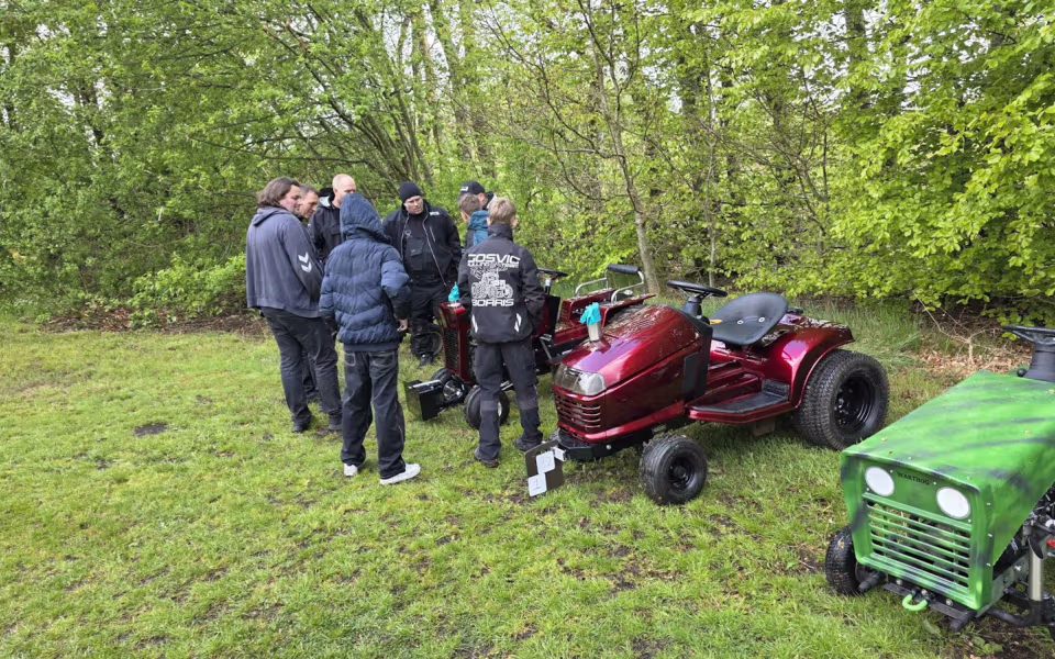 Havetraktortræk trak publikum til Krusbjerg Stadion – Se de mange billeder
