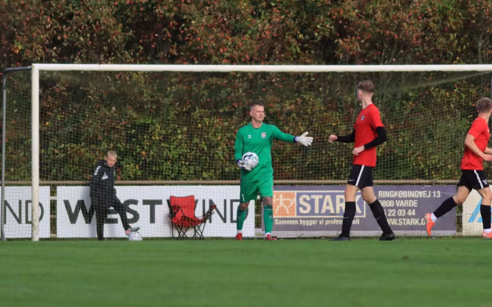 Varde redder point i overtiden