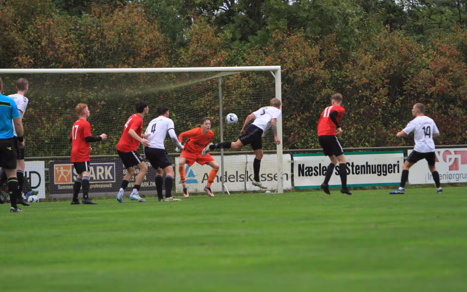 Varde redder point i overtiden