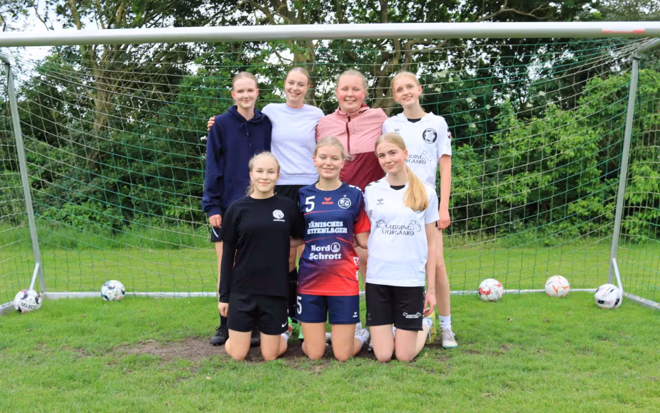 Blåbjerg U-15 pigerne stormer frem