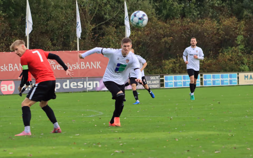 Varde redder point i overtiden