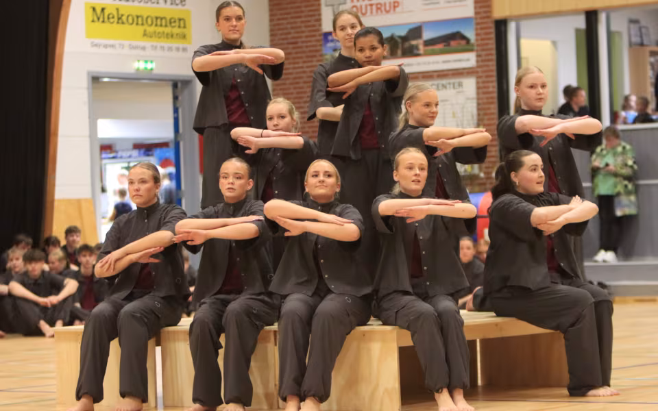 Forårsopvisning styrker integration i Outrup
