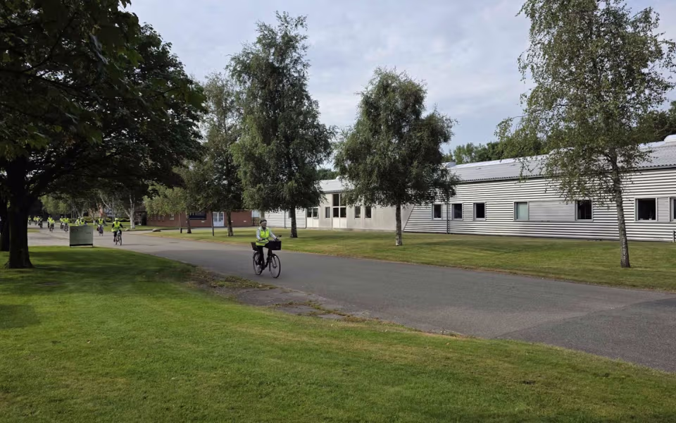 Tistrup Cykler Sammen på smagfuldt besøg hos Mums Kager i Skovlund