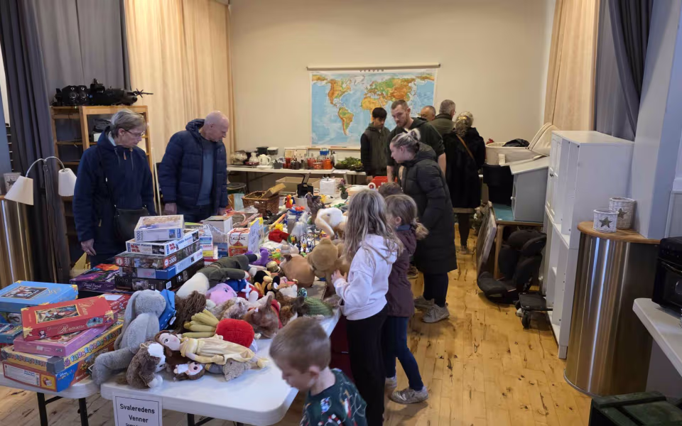 Julestue og loppemarked i Lindbjerg Forsamlingshus – en hjertevarm succes!