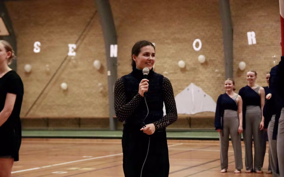 Seniorer fejrer gymnastik og fællesskab