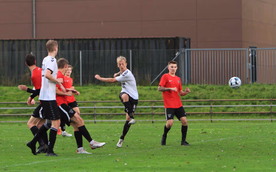 Varde redder point i overtiden