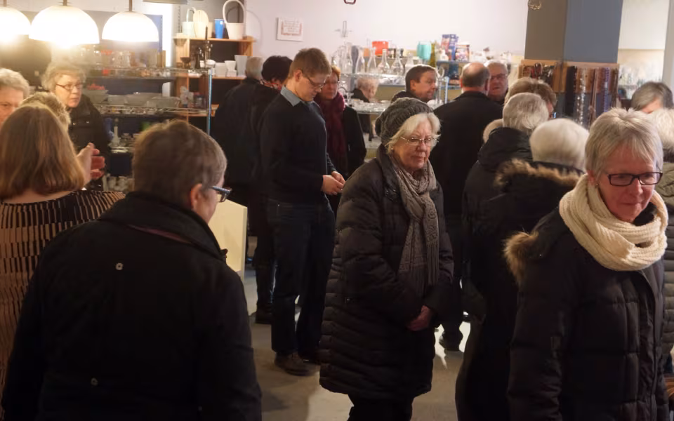 Ansager Genbrug åbning af den nye butik.