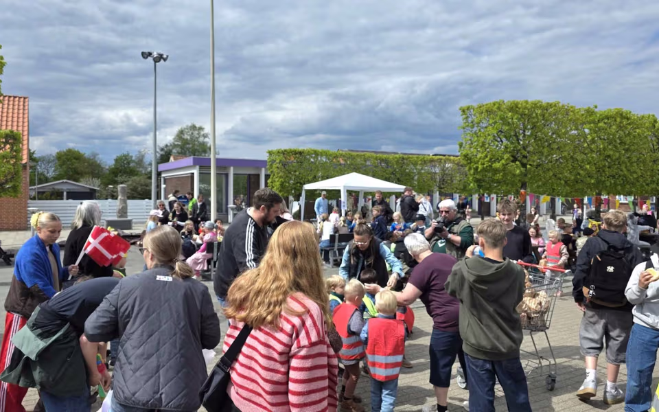Stor deltagelse til Tistrup Screaming Carneval på torvet - Se de mange billeder