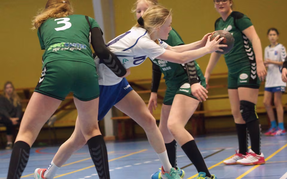 Ansager U14 håndboldpiger Ansager vandt 10-7 mod Varde HK