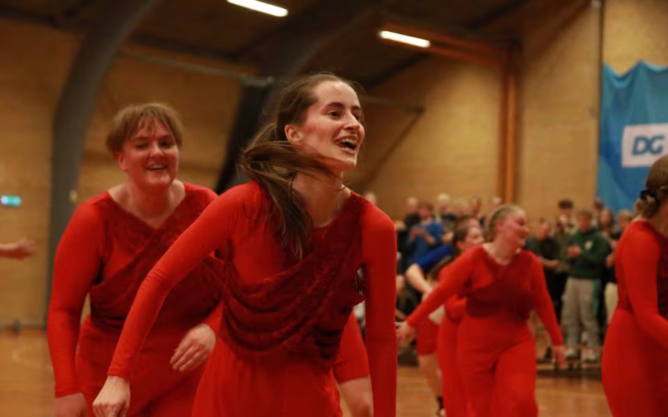 Seniorer fejrer gymnastik og fællesskab