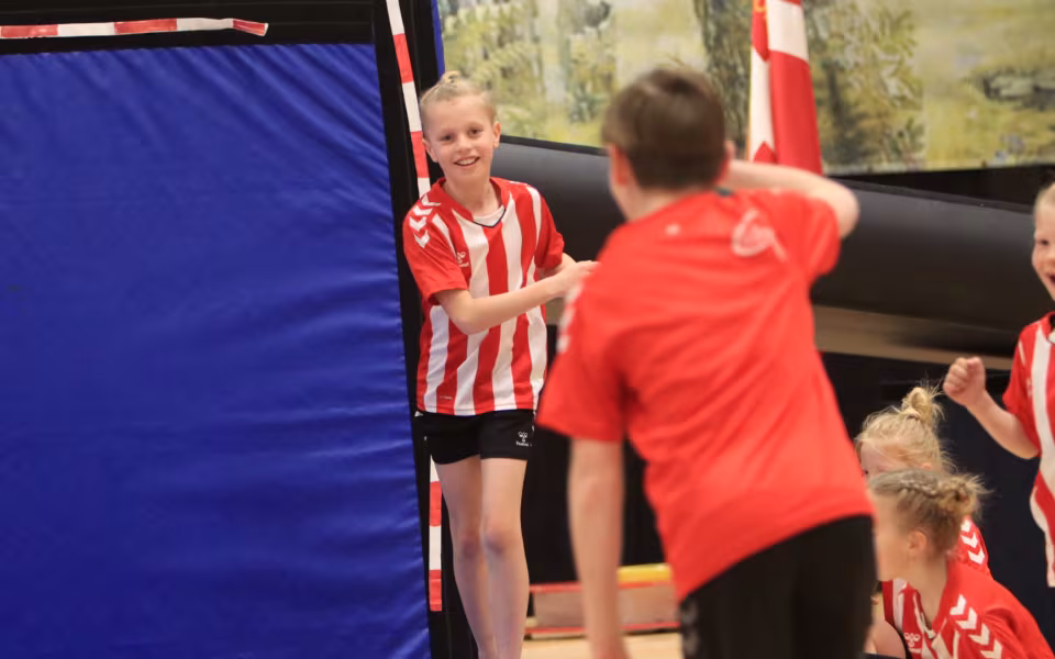 Forårsopvisning styrker integration i Outrup