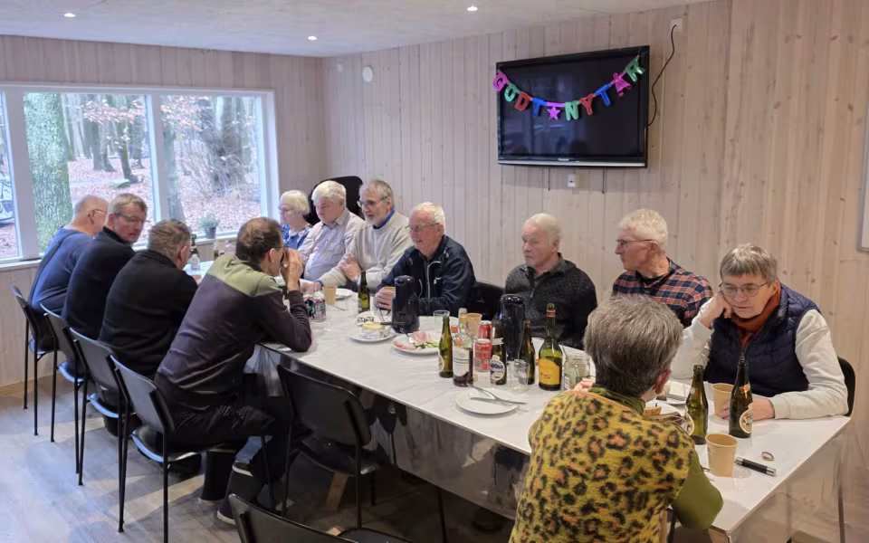 Tistrup by siger farvel til julen, julelysene taget ned