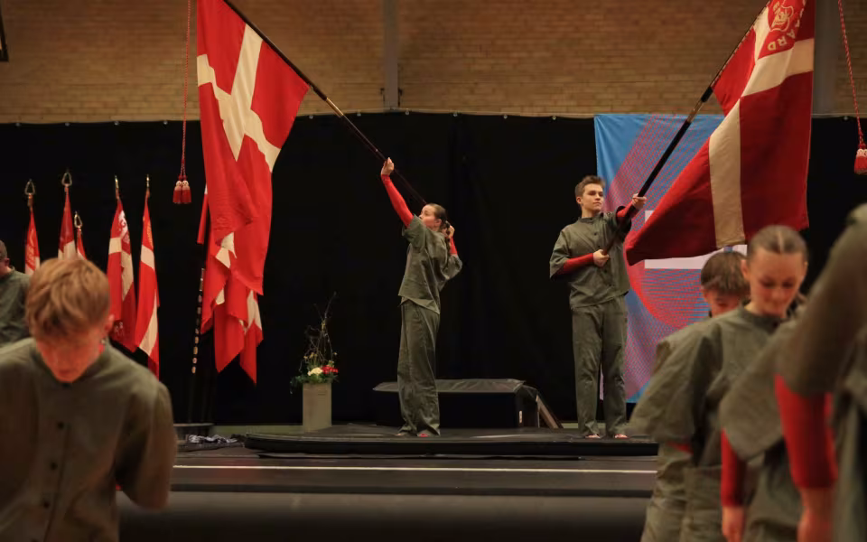 Farverig opvisning lyser Sportspark op