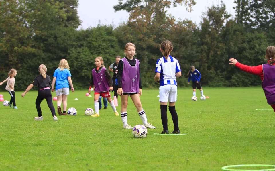 Pigeraketten landede  i Outrup Boldklub