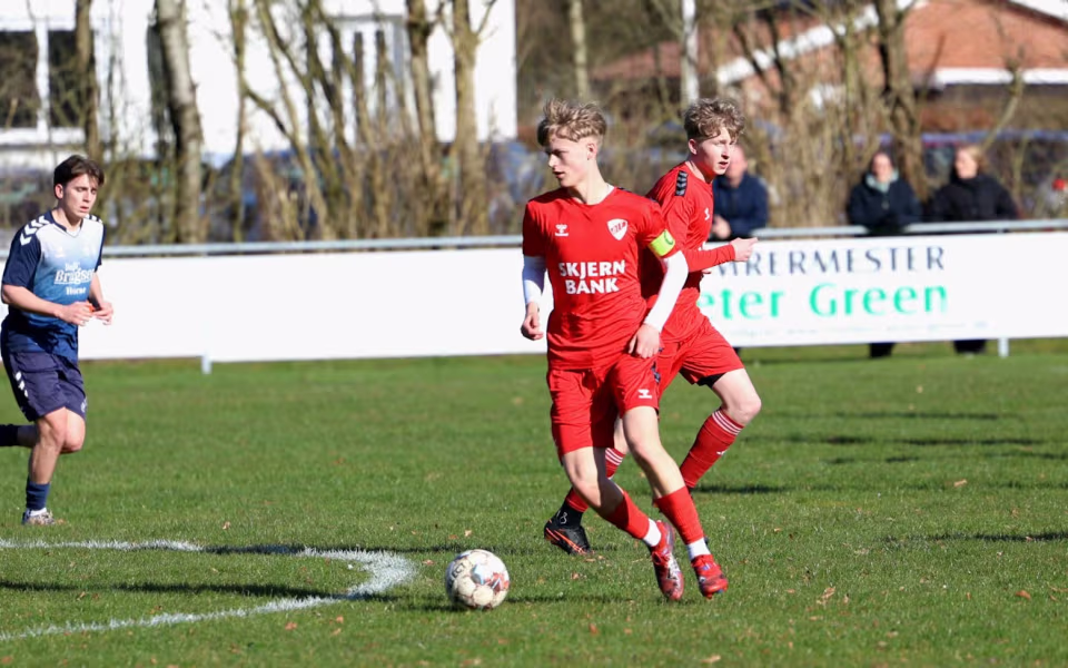 Fodbold Serie 3 herre Ølgod vandt hjemme 4-3 over HTS - Se billeder fra kampen.
