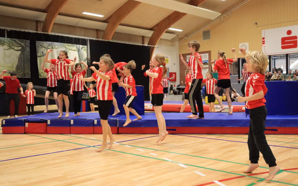 Forårsopvisning styrker integration i Outrup
