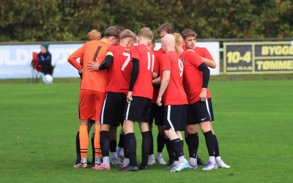 Varde redder point i overtiden