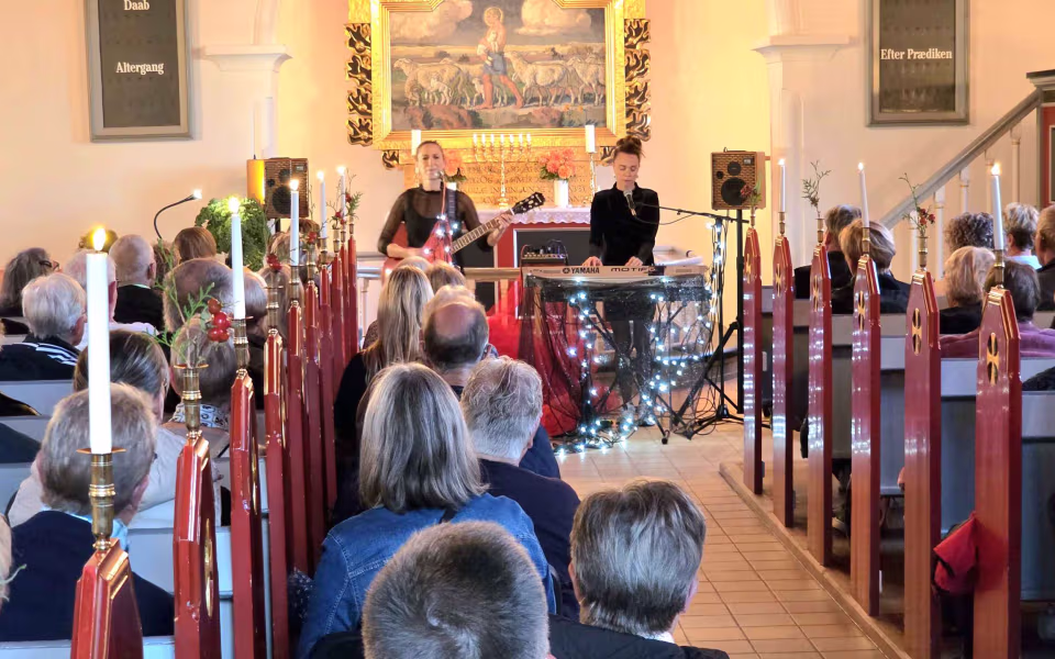 Billeder fra intim koncert med Mathilde Falch i Bejsnap Kirke