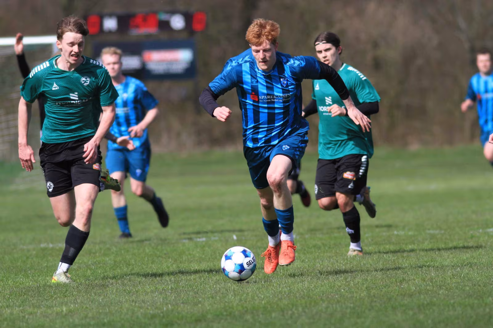 Målscorer Mathias Henriksen driver bolden