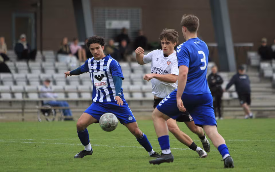 U19 vinder dramatisk lokalopgør